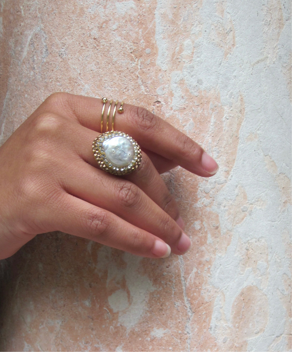 Baroque Venus pearl ring adjustable – Queen's Jewelry